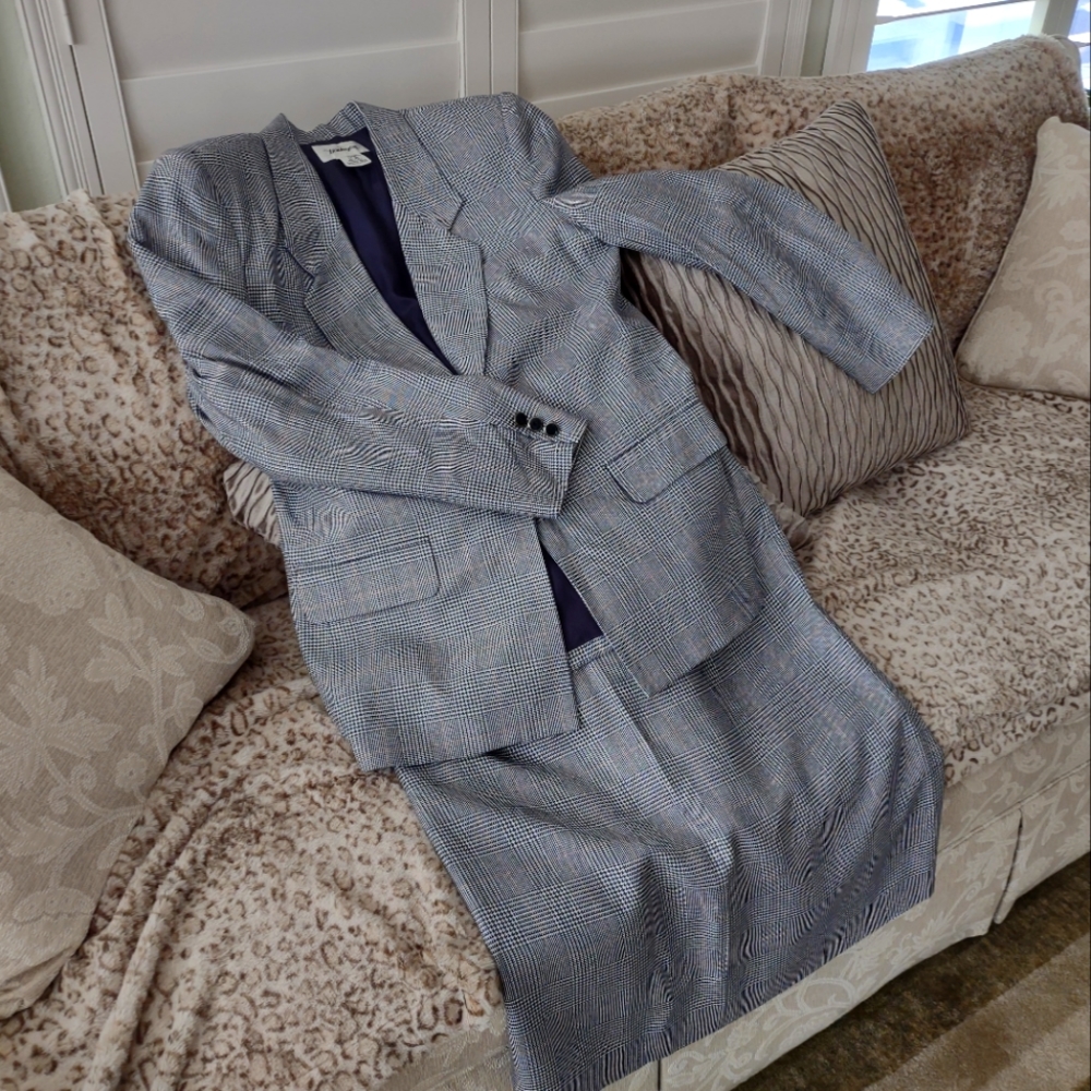 Women's suit